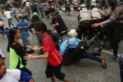 Eksekusi Bangunan Berakhir Bentrok di Medan