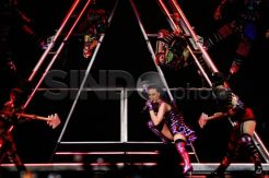 Aksi Katy Perry dalam Konser Prismatic World Tour