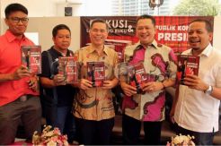 Buku Republik Komedi 1/2 Presiden