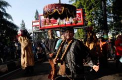 Karnaval dan Festival Budaya Hardiknas 2015