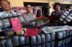 Polisi Tanjung Perak Tangkap Pengedar Ganja Asal Makassar