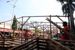 Pedagang Pasar Johar Bangun Kios Darurat