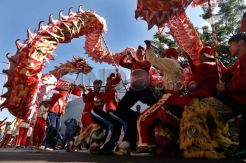 Pawai Barongsai Songsong Perayaan Waisak 2559 di Makassar