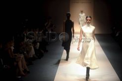 Koleksi Victoria Beckham di Singapore Fashion Week