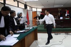 Sidang Perdana Willy Sebastian Liem