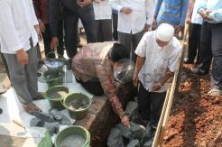 Hidayat Nur Wahid Letakkan Batu Pertama Pembangunan Masjid