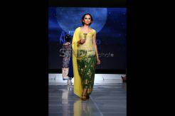 Kebaya Buka Gelaran Fashion Show JFFF 2015