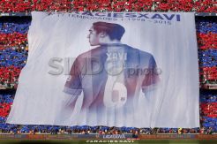 Spanduk Raksasa Perpisahan Xavi di Camp Nou
