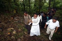 Pemasangan Nisan Kuburan Massal Korban Tragedi 65