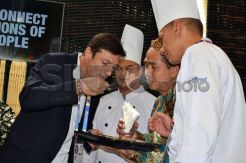Javier Zanetti Terpukau Rendang di Paviliun Indonesia