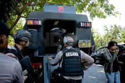 Teror Bom di Makassar, Gegana Sisir Kantor Datascrip