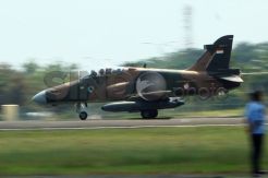 Aksi Hawk 100/200 Black Panther di Langit Palembang