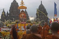 Perayaan Waisak di Candi Sewu