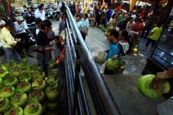 Gas Melon Langka, Warga Palembang Serbu Pasar Murah Gas