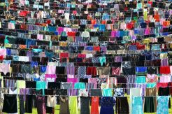 Seni Instalasi Stigma Kekerasan Seksual di Kosovo