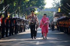 Pedang Pora Sambut Irjen Pol Moechgiyarto