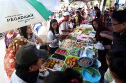 Warga Manado Padati Pusat Jajanan Buka Puasa