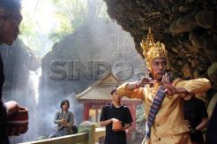 Lokra Gelar Prosesi Ngalokat Tapak Raja