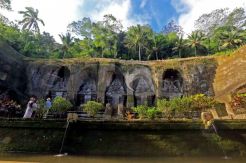 Terbius Ketenangan Pura Gunung Kawi