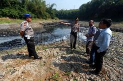 Limbah Tekstil di Sungai Cihaur