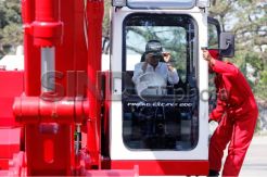 Menteri Rini Tes Ekskavator Buatan Pindad