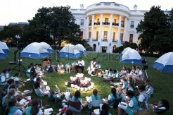 Obama Berkemah di Halaman Gedung Putih