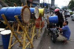 Pedagang Bedug Musiman Mulai Ramai di Tanah Abang