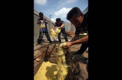 Ratusan Kilogram Mie Berformalin Dimusnahkan