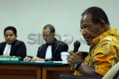 Sidang Perdana Barnabas Suebu