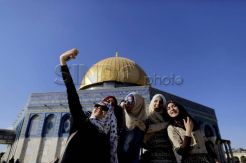 Warga Palestina Selfie di Masjid Al-Aqsa