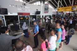 Pemudik Padati Bandara Soetta