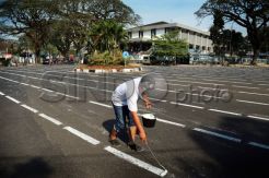 Pengecatan Batas Shaf Salat di Bandung