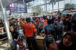 H+2 Lebaran Stasiun Pasar Senen Masih Dipadati Pemudik