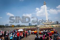 Monas Dipadati Ribuan Warga