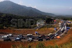 Lingkar Gentong Dipadati Kendaraan Pemudik