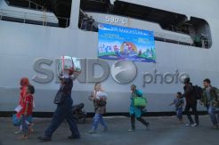 KRI Makassar Bawa Pemudik Kembali ke Jakarta