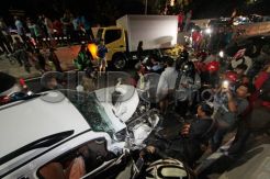Fortuner Tabrak Truk di JLNT Casablanca