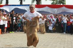 Dwi Soetjipto Menangkan Lomba Balap Karung