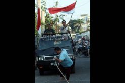 Lomba Tarik Mobil di Palembang