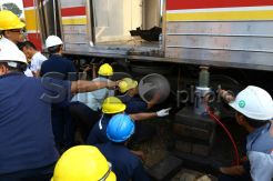 Evakuasi Gerbong KRL Anjlok di Stasiun Manggarai