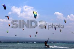 Puluhan Atlet Ikuti Lomba Kite Boarding Internasional di Banyuwangi