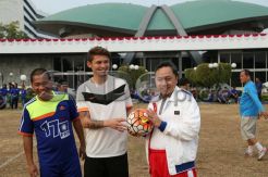 Tim Fraksi PAN Tanding Sepakbola Lawan Tim Selebritis