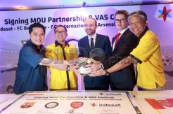 Indosat Jadi Official Telecom Partner Klub Sepak Bola Internasional