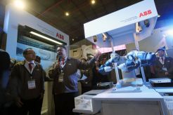 ABB Perkenalkan Robot YuMi Untuk Industri