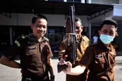 Kejari Makassar Musnahkan Barang Bukti Kejahatan