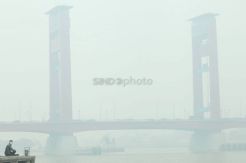 Asap Tebal Terus Menyelimuti Palembang