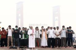 Warga Palembang Gelar Salat Istisqa