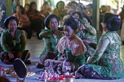 Putri GKR Mangkubumi Ikuti Upacara Tarapan