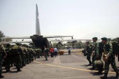 Prajurit Kostrad Diterjunkan Atasi Kebakaran Hutan