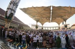 Ribuan Umat Muslim Salat Idul Adha di Masjid Agung Jawa Tengah